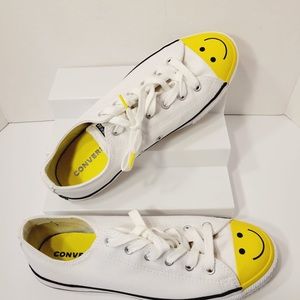 Converse CTAS Smiley Face Ox Sneakers US JUNIORS Size 6.0   # 665708C